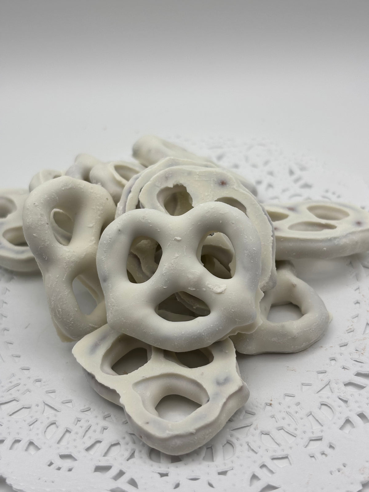White Frosted Pretzels (1#)